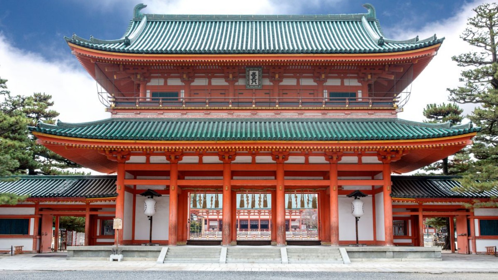 Gateway to Kyoto’s Most Iconic Landmarks