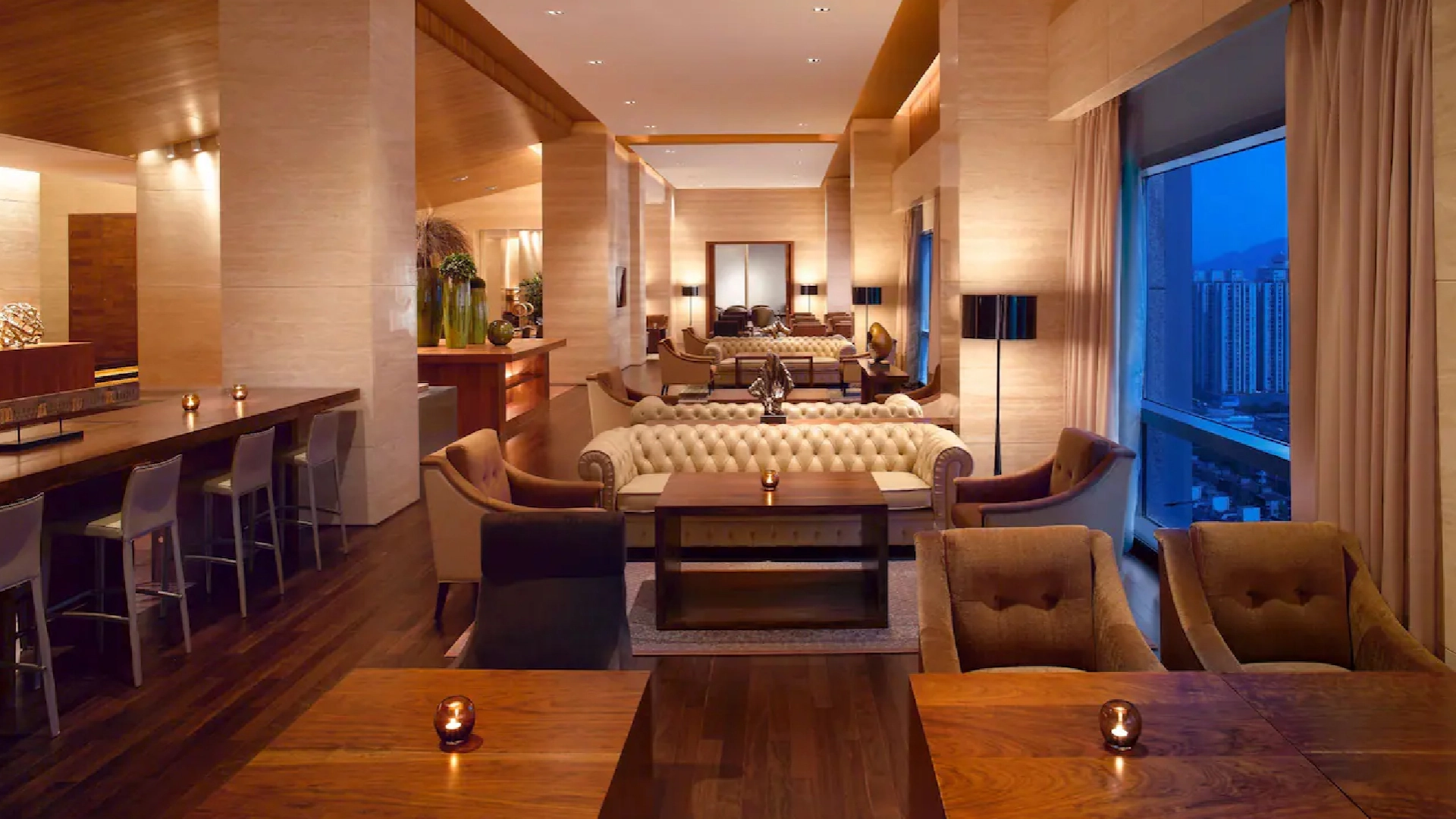Grand Club on the 25th Floor