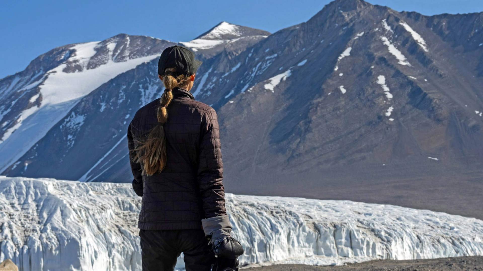 11 Days 10 Nights Circumnavigating Iceland & Crossing the Arctic Circle